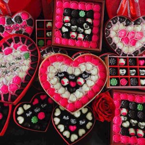 Hộp socola valentine 14-2 hình trái tim viết chữ theo yêu cầu